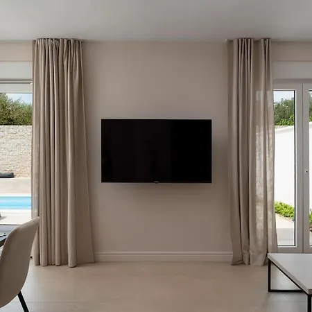 New ! Bellatrix 2 - Heated Pool&jacuzzi Villa *