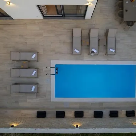 New ! Bellatrix 2 - Heated Pool&jacuzzi *