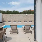 New ! Bellatrix 2 - Heated Pool And Jacuzzi Willa